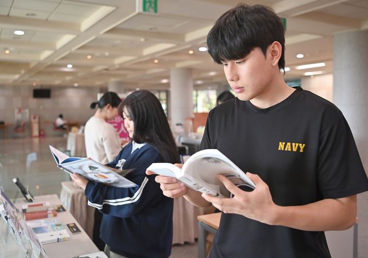 메이저 바카라사이트 학술정보원 "노벨문학상 한강 작품 함께 읽어요"